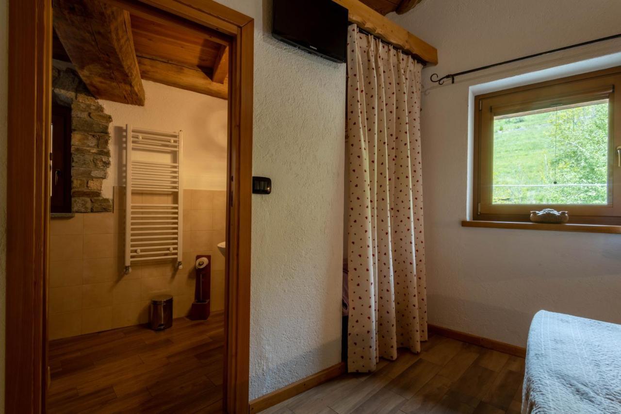 Le Vieux Noyer - Appartamenti Al Verde Villaggio Di Rumiod 셍피에르 외부 사진