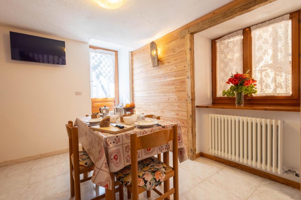 Le Vieux Noyer - Appartamenti Al Verde Villaggio Di Rumiod 셍피에르 외부 사진