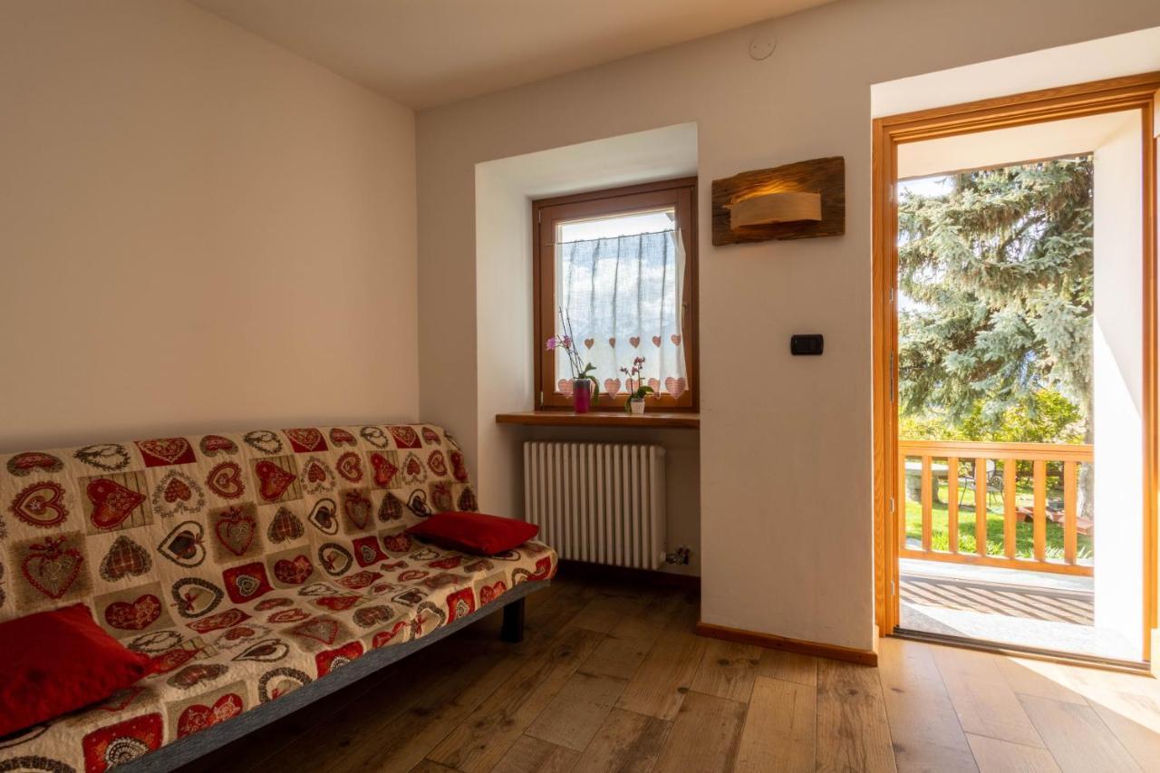 Le Vieux Noyer - Appartamenti Al Verde Villaggio Di Rumiod 셍피에르 외부 사진