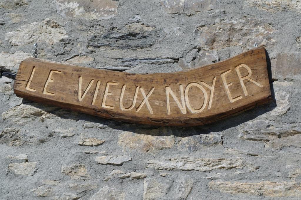 Le Vieux Noyer - Appartamenti Al Verde Villaggio Di Rumiod 셍피에르 외부 사진
