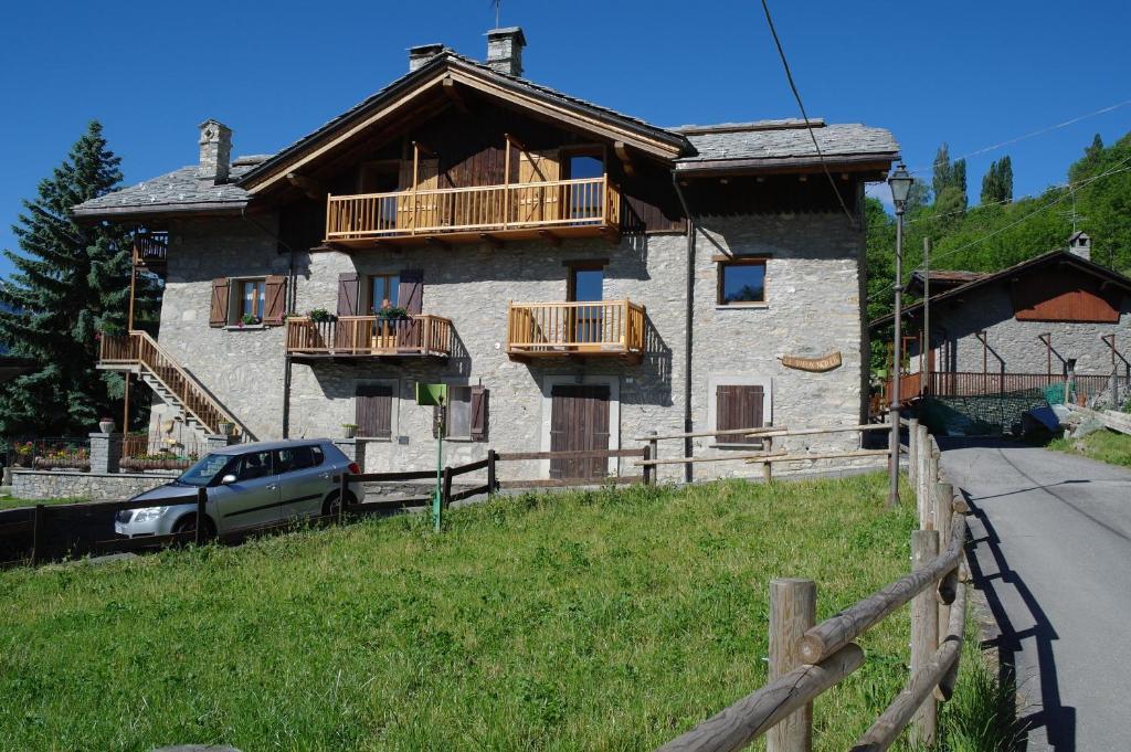 Le Vieux Noyer - Appartamenti Al Verde Villaggio Di Rumiod 셍피에르 외부 사진