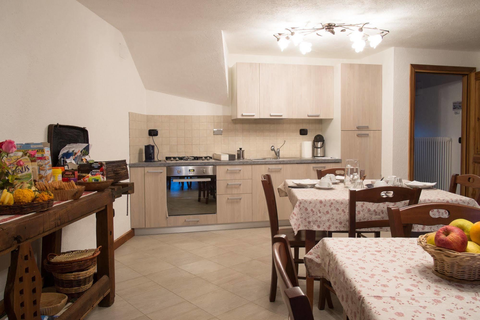 Le Vieux Noyer - Appartamenti Al Verde Villaggio Di Rumiod 셍피에르 외부 사진