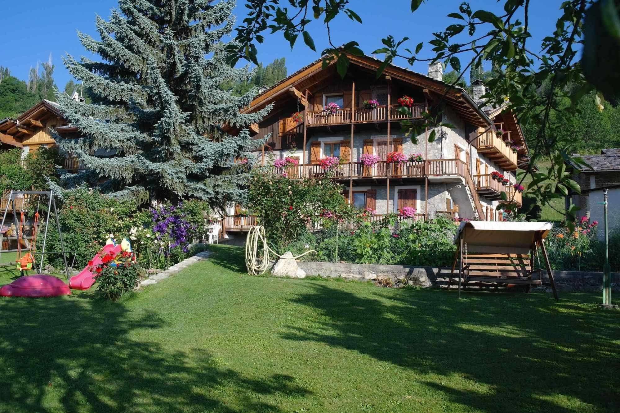 Le Vieux Noyer - Appartamenti Al Verde Villaggio Di Rumiod 셍피에르 외부 사진
