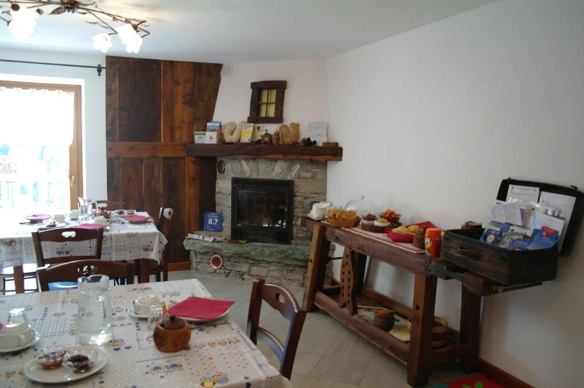 Le Vieux Noyer - Appartamenti Al Verde Villaggio Di Rumiod 셍피에르 외부 사진
